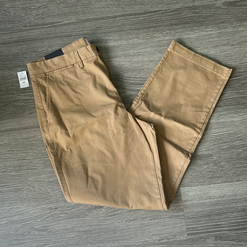 NWT GAP Men’s Essential Khaki Pants